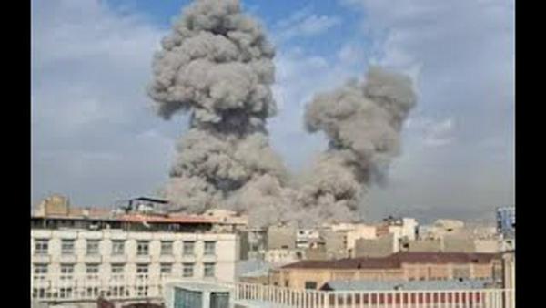 快讯：美军开打！目标：推翻伊朗政权！美国总统喊话伊朗人民：这是你们几代人的机会！罕见白天进攻，巨炮轰鸣，史诗之怒！伊朗狂发导弹遭拦截。全球欢呼，中共傻眼