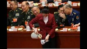 两会开砸了？习气呼呼放话：你们有二心，都想推翻我！浙江省长公开泄密：老干部天天盼着习出事！神秘怪事：三个捧习男女都往那方面暗示