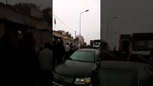 中国呼和浩特市强拆现场实录，城管遭火攻，围观群众叫好！