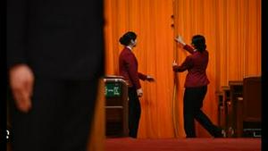 会场诡异，他离不了两个茶杯，浮肿得厉害。蔡奇突然变老。最怕的仇家都出场了！横眉冷对。习远平被打发到最后一排。美国对中日争端表态了！川普扩大对台军售